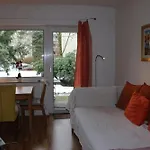 Διαμέρισμα Quiet Flat With Terrace And Garden *
