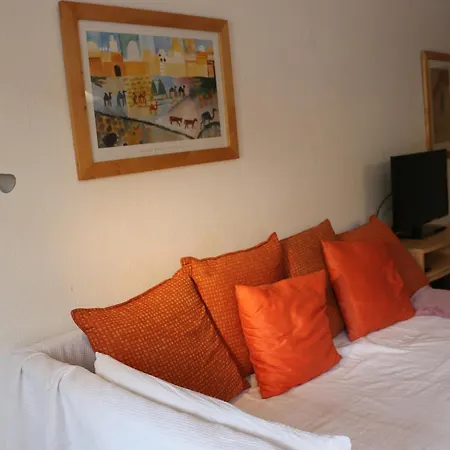 Quiet Flat With Terrace And Garden דירה