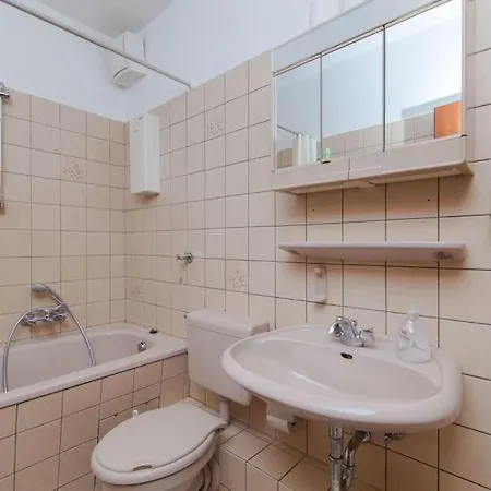 Quiet Flat With Terrace And Garden אסן